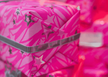 5 romantic ways to celebrate anniversary