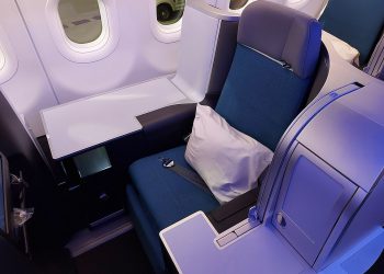 The seats in the single-aisle Aer Lingus A321 business-class cabin are arranged in a 4-2-4 formation