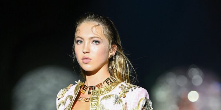 How Lila Moss Hack Brought Diabetes to the Runway