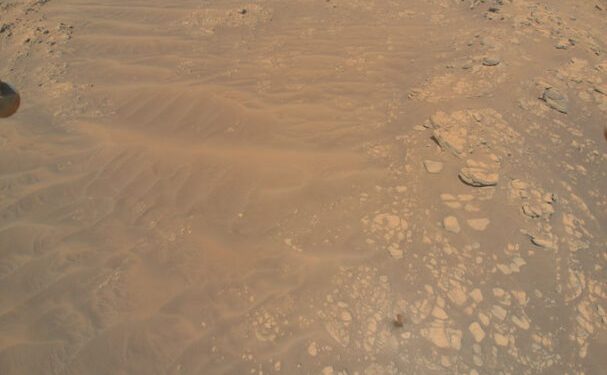 image of dunes and rocks in South Séítah on Mars