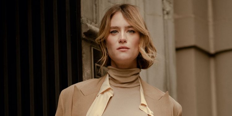 Mackenzie Davis On Processing Grief Through 'Station Eleven'