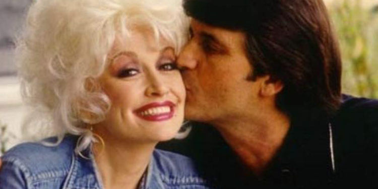 Dolly Parton says she dresses up for her husband Carl, as every day she "puts on some makeup" and fixes her hair.