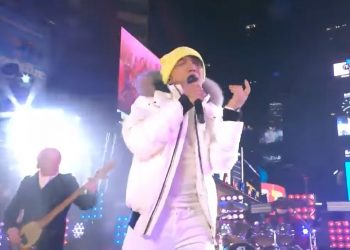 Journey Performs on Dick Clark’s 'New Year’s Rockin’ Eve'