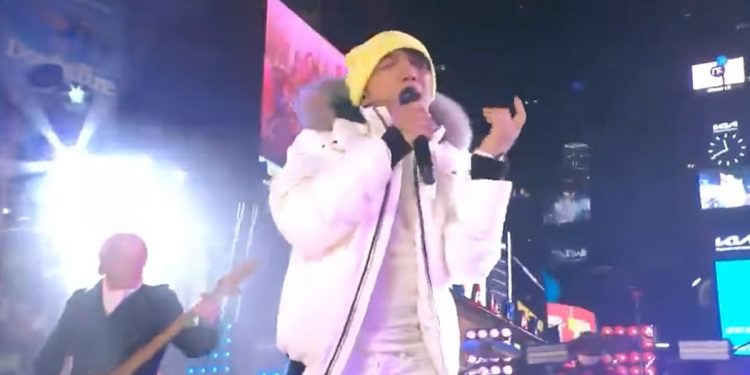 Journey Performs on Dick Clark’s 'New Year’s Rockin’ Eve'