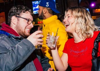 Thursday Dating App Hosts Singles Mixers