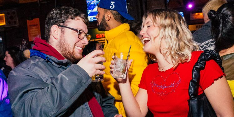 Thursday Dating App Hosts Singles Mixers