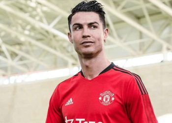 Manchester United: Man United announce new training kit sponsorship deal with blockchain platform 'TEZOS' after contract with AON ended; Kit to be worn against Southampton