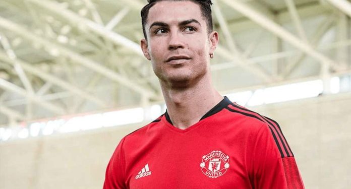 Manchester United: Man United announce new training kit sponsorship deal with blockchain platform 'TEZOS' after contract with AON ended; Kit to be worn against Southampton