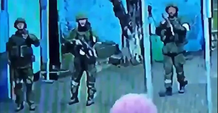 'Brave' elderly couple confront armed Russian soldiers entering their Ukrainian home - World News