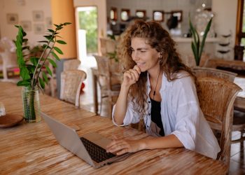 How to Launch Remote Sales Team Training