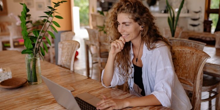 How to Launch Remote Sales Team Training