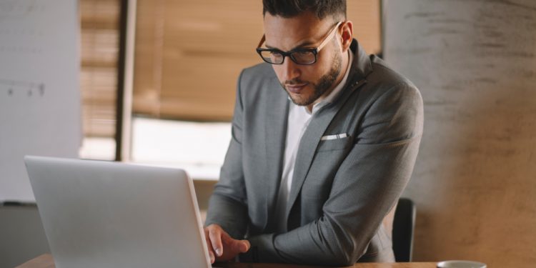 Lenovo V130 15IGM Review A Simple And Clean 180-degree Laptop