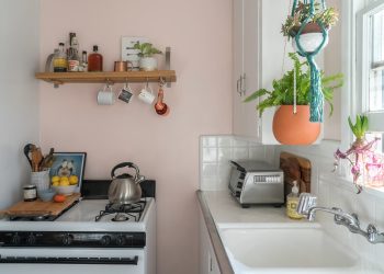 Amazon's Adhesive Floating Shelves Are The Ultimate Hack for Renters