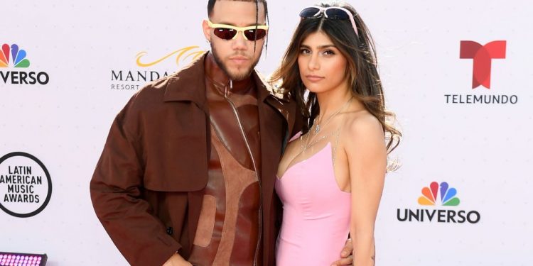 Jhayco & Mia Khalifa Interview at 2022 Latin AMAs – Billboard