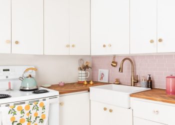 3 Lessons to Steal from This Super Cute, Budget-Friendly Apartment Kitchen
