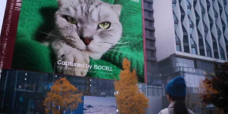Samsung showcases 200-megapixel camera sensor with a giant cat billboard