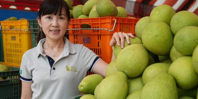 China flexes military muscles, then targets Taiwan's citrus fruits